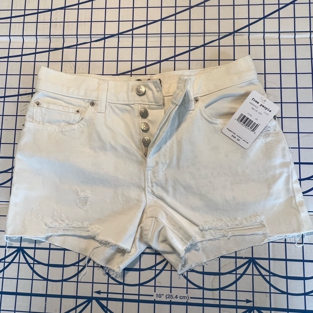 NWT FREE PEOPLE WHITE OUT DENIM CUTOFF SHORTS WHITE SZ 26 BUTTON FLY DISTRESSING
